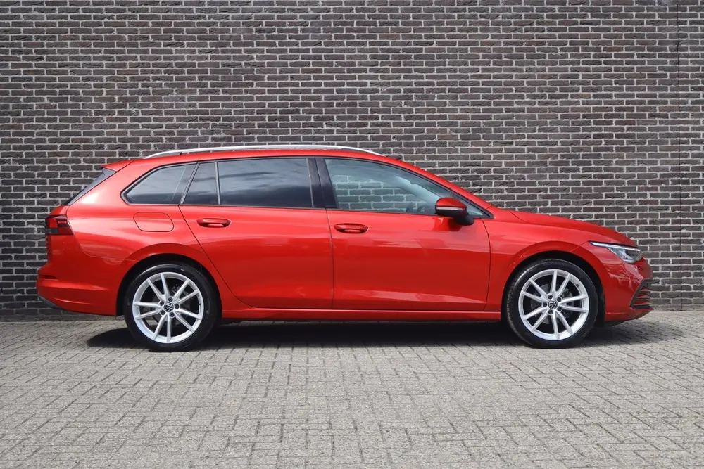 Volkswagen Golf Variant 1.0 eTSI 110pk DSG Life | Navigatie uit 2022, foto 3