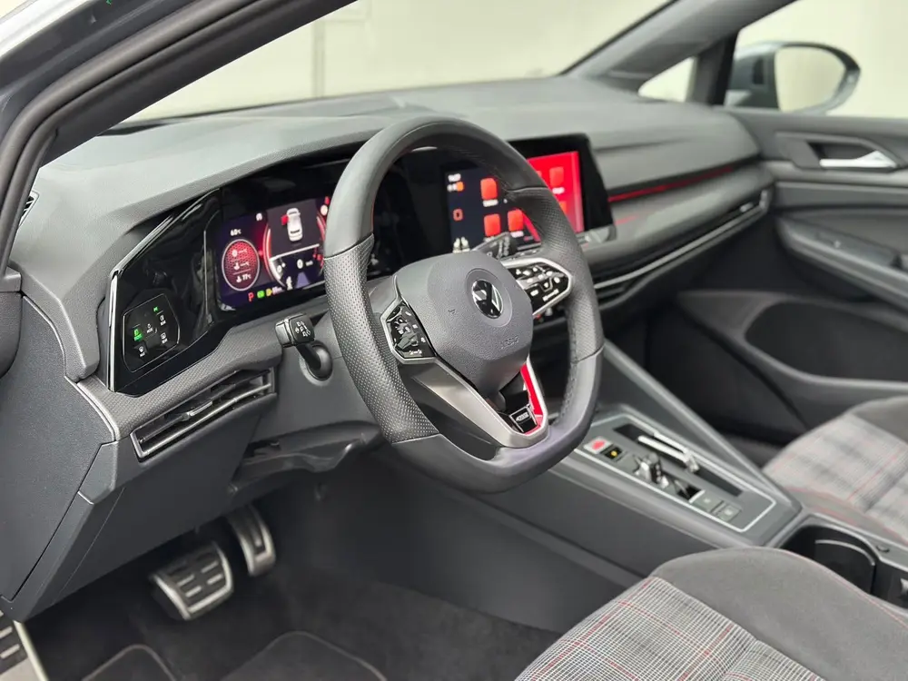 Volkswagen Golf 2.0 TSI GTI HUD IQ-Light 19" Pano uit 2020, foto 2