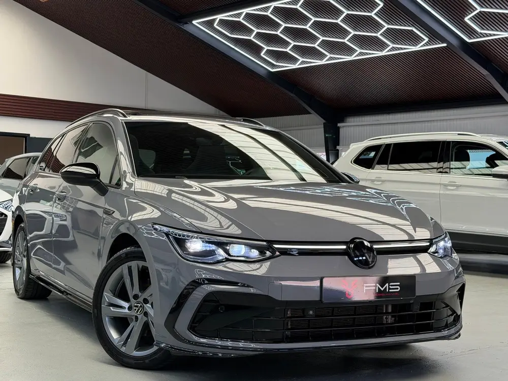 Volkswagen Golf Variant 1.5 eTSI 3x R-Line CarPlay Panorama uit 2023