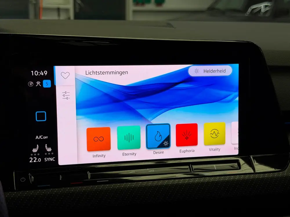 Volkswagen Golf Variant 1.5 eTSI 3x R-Line CarPlay Panorama uit 2023, foto 11