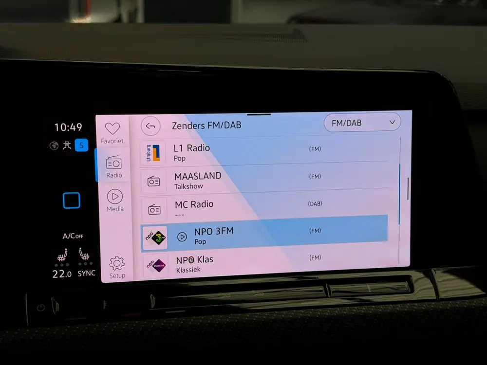 Volkswagen Golf Variant 1.5 eTSI 3x R-Line CarPlay Panorama uit 2023, foto 17