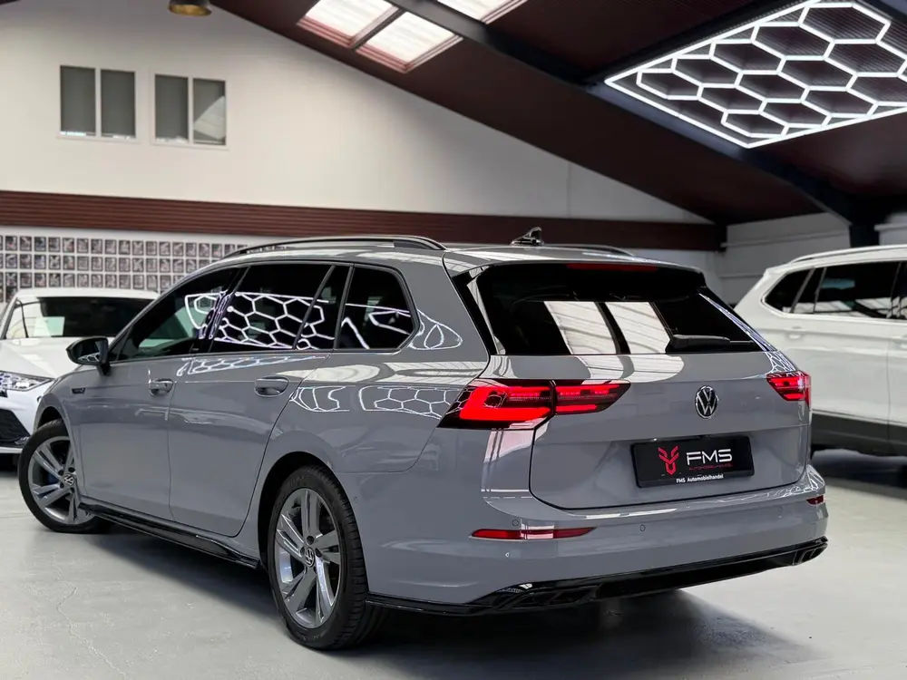 Volkswagen Golf Variant 1.5 eTSI 3x R-Line CarPlay Panorama uit 2023, foto 2