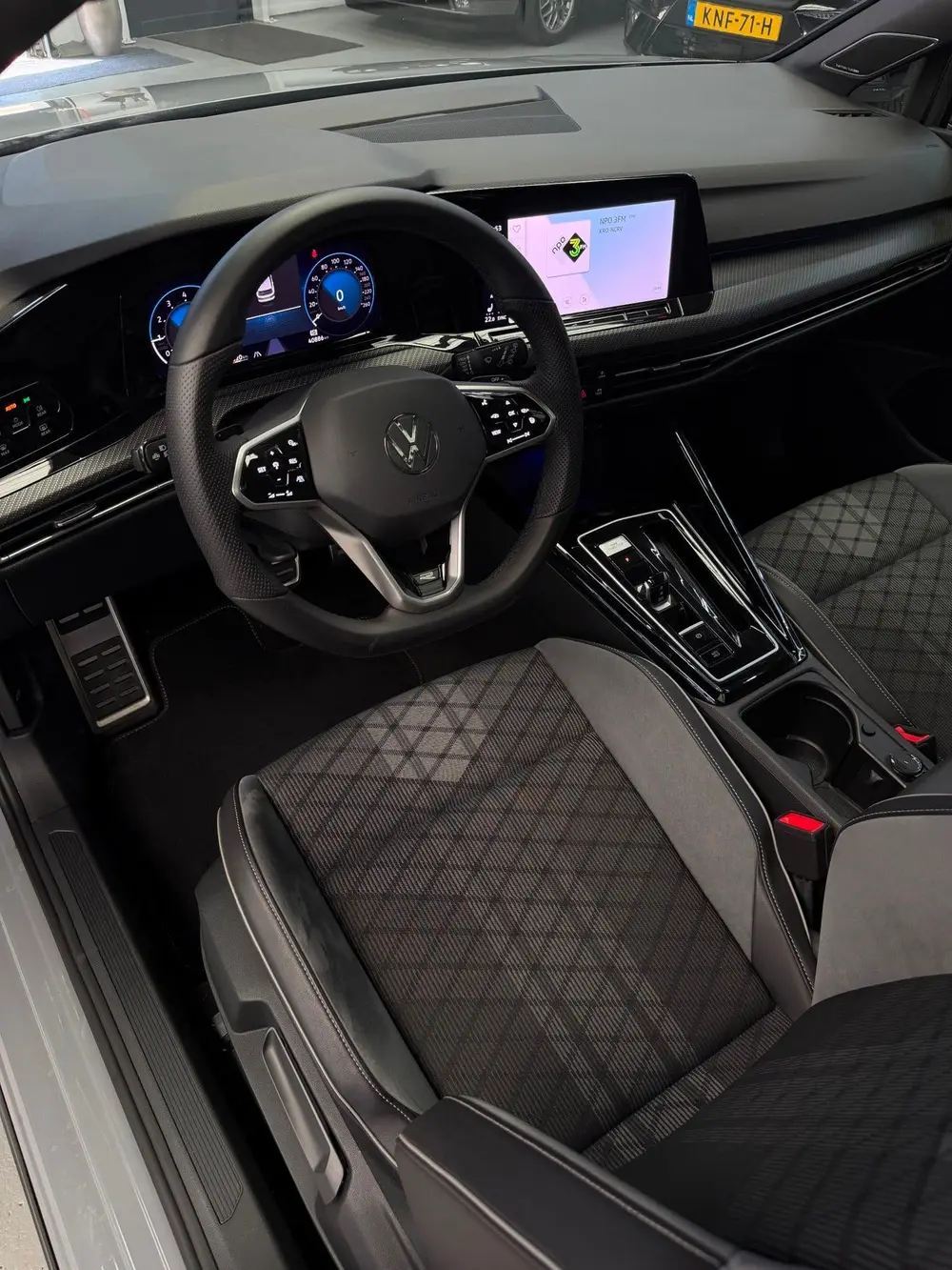 Volkswagen Golf Variant 1.5 eTSI 3x R-Line CarPlay Panorama uit 2023, foto 3