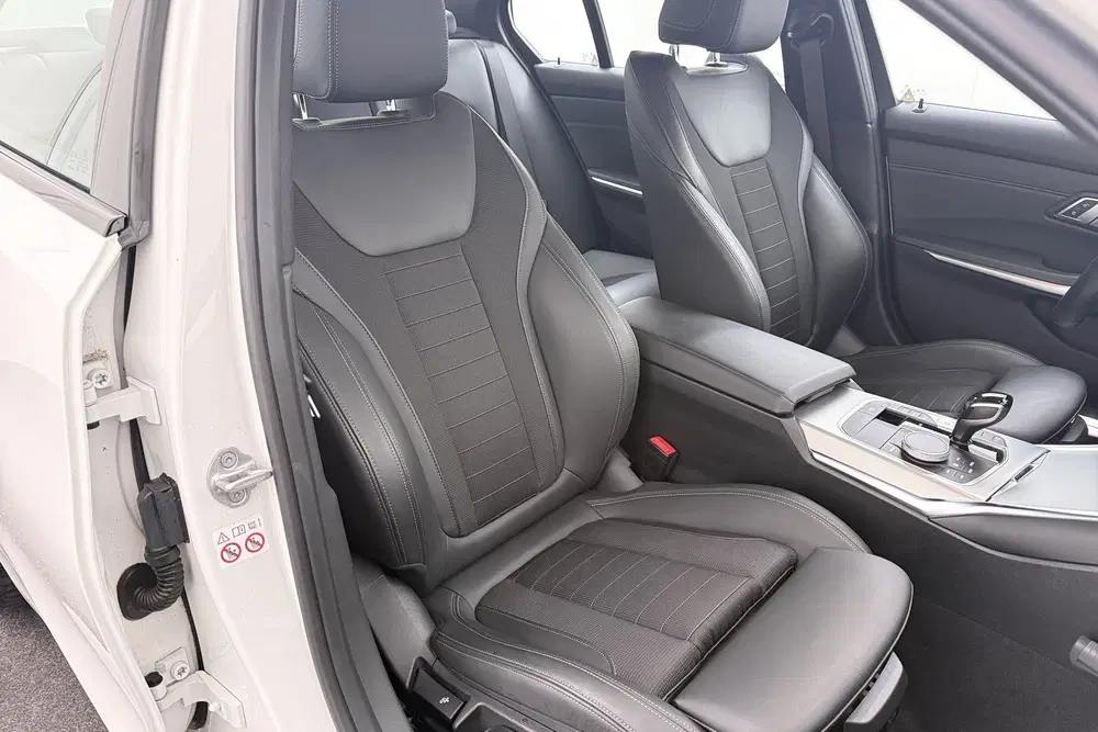 BMW 3-serie 320i M-Sport Shadow Line M-Sportstoelen St uit 2020, foto 13