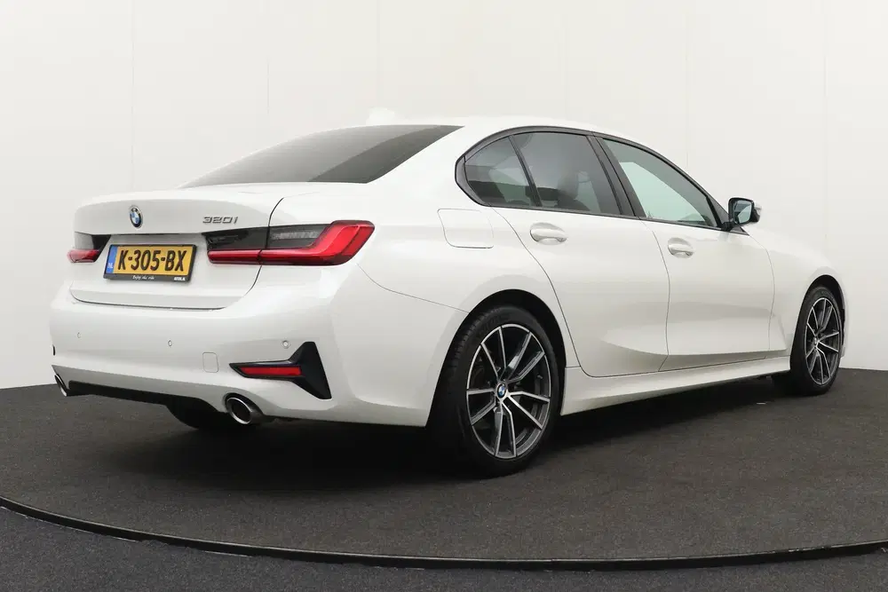 BMW 3-serie 320i M-Sport Shadow Line M-Sportstoelen St uit 2020, foto 2