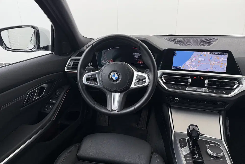 BMW 3-serie 320i M-Sport Shadow Line M-Sportstoelen St uit 2020, foto 8