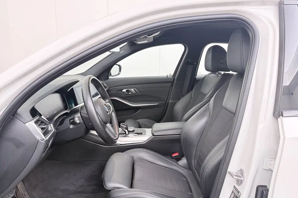 BMW 3-serie 320i M-Sport Shadow Line M-Sportstoelen St uit 2020, foto 9