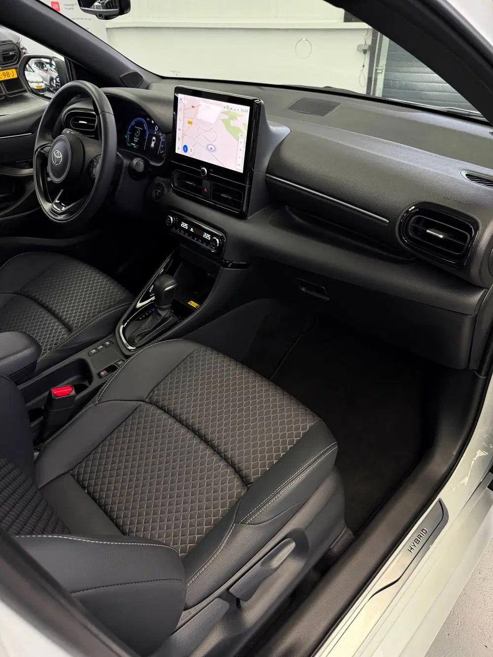 Toyota Yaris 1.5 Hybrid 130 Premiere Edition Panorama C uit 2025, foto 12