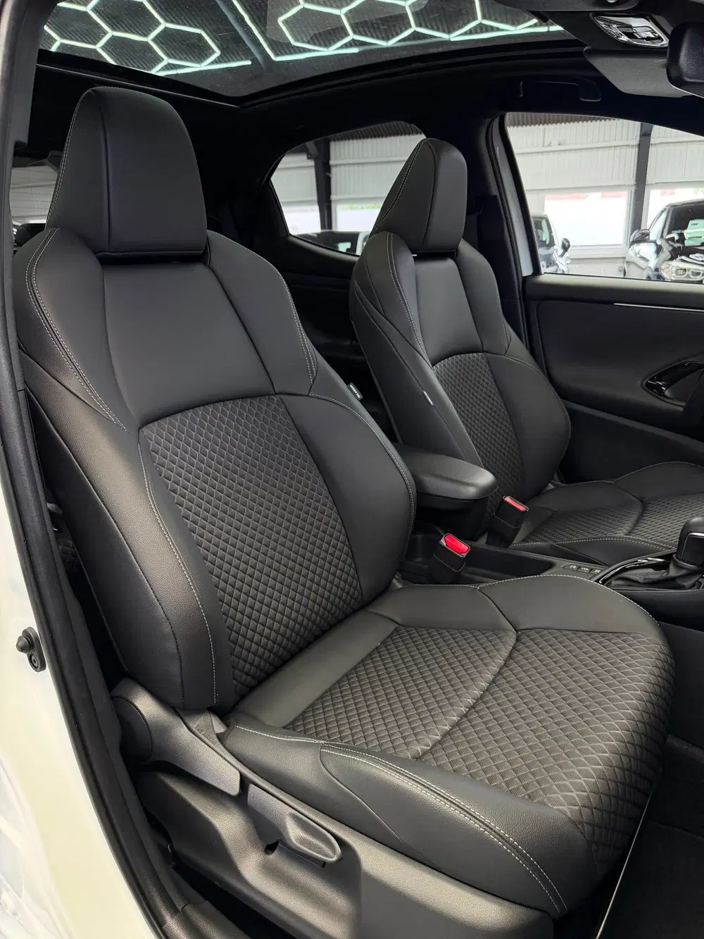Toyota Yaris 1.5 Hybrid 130 Premiere Edition Panorama C uit 2025, foto 13