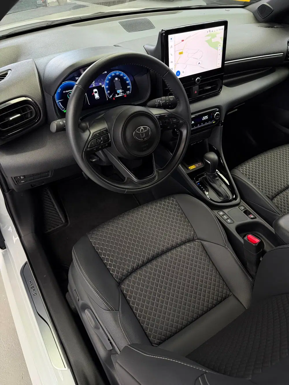 Toyota Yaris 1.5 Hybrid 130 Premiere Edition Panorama C uit 2025, foto 3