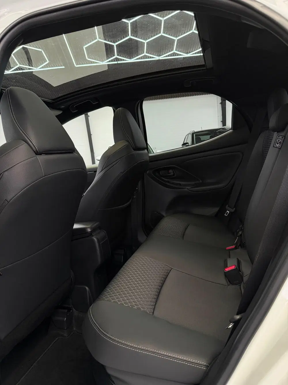 Toyota Yaris 1.5 Hybrid 130 Premiere Edition Panorama C uit 2025, foto 5