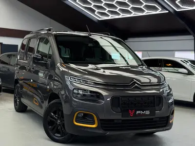 Citroën Berlingo Citroen Berlingo 1.2 PureTech Rip Curl Edi uit 2021