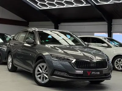 Skoda Octavia Combi 1.5 e-TSI CarPlay Camera uit 2023