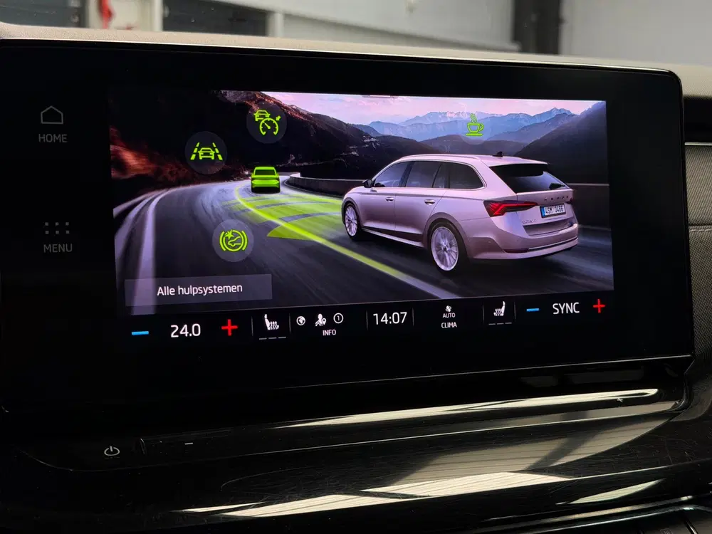 Skoda Octavia Combi 1.5 e-TSI CarPlay Camera uit 2023, foto 10