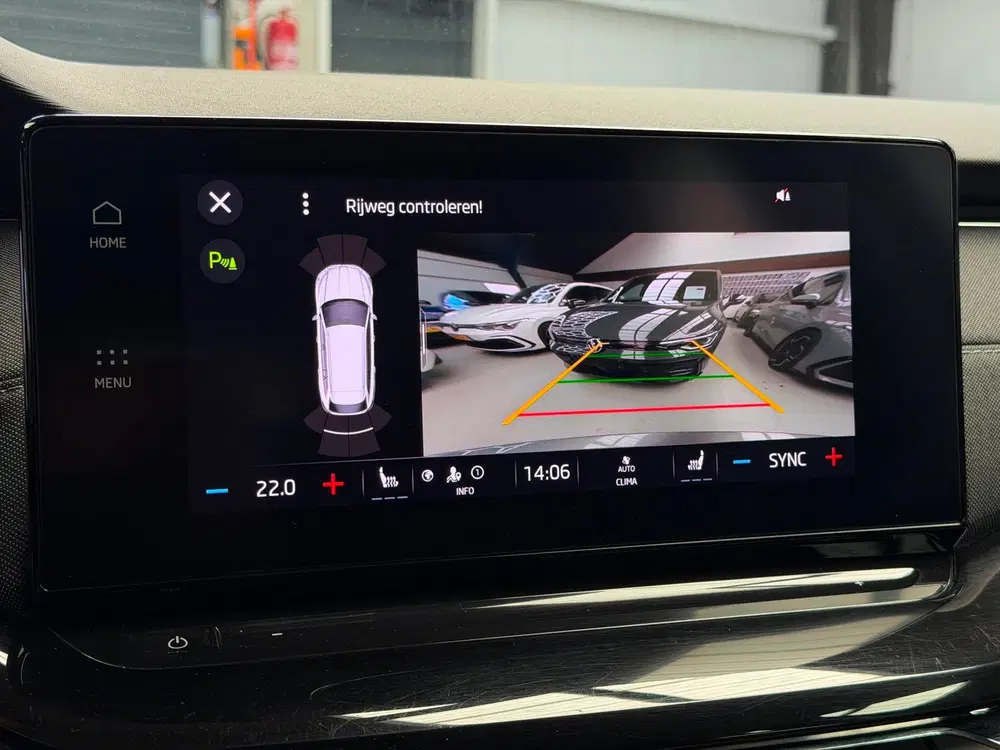 Skoda Octavia Combi 1.5 e-TSI CarPlay Camera uit 2023, foto 12
