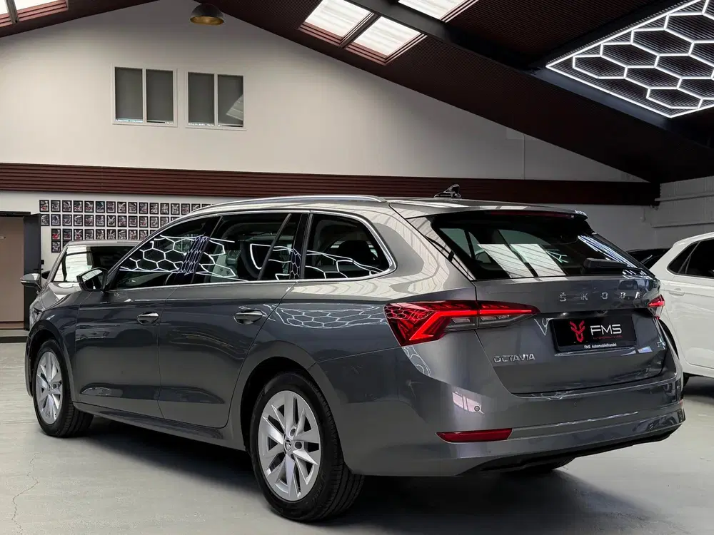 Skoda Octavia Combi 1.5 e-TSI CarPlay Camera uit 2023, foto 13