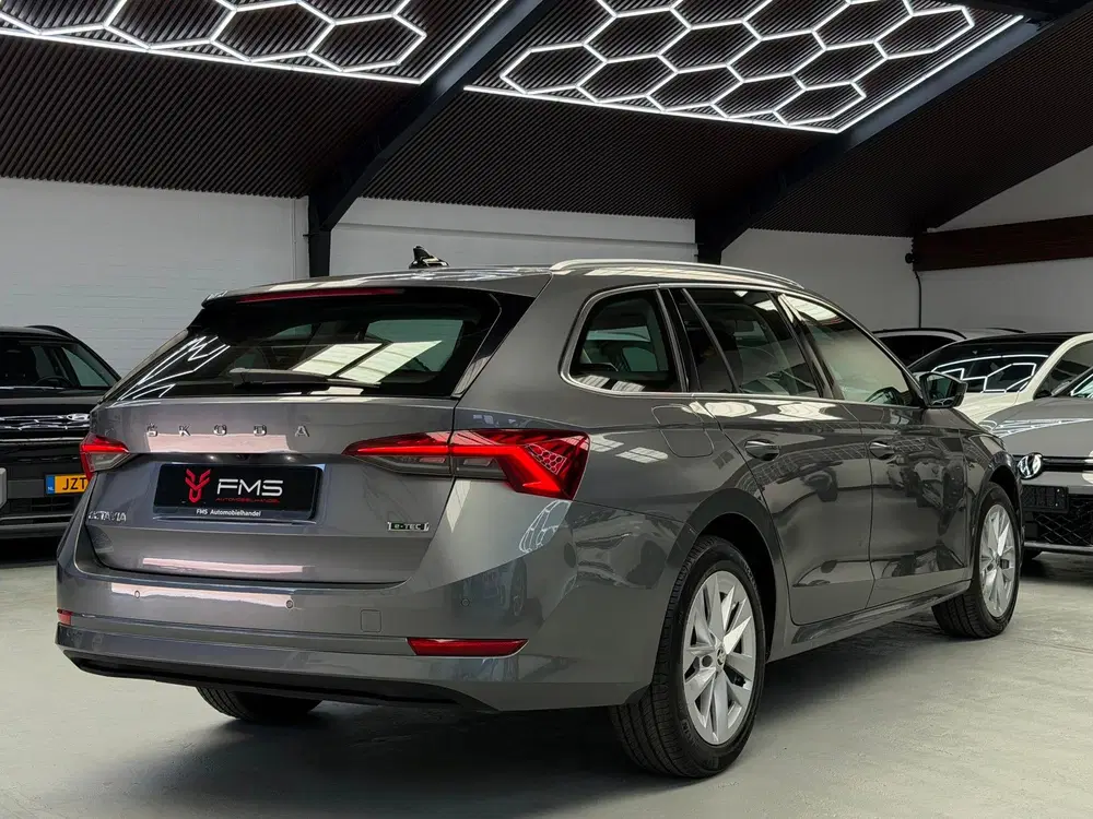 Skoda Octavia Combi 1.5 e-TSI CarPlay Camera uit 2023, foto 14