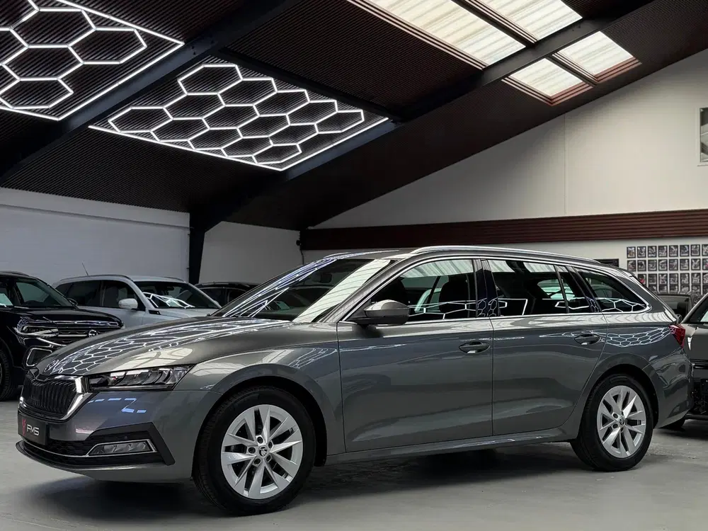 Skoda Octavia Combi 1.5 e-TSI CarPlay Camera uit 2023, foto 20