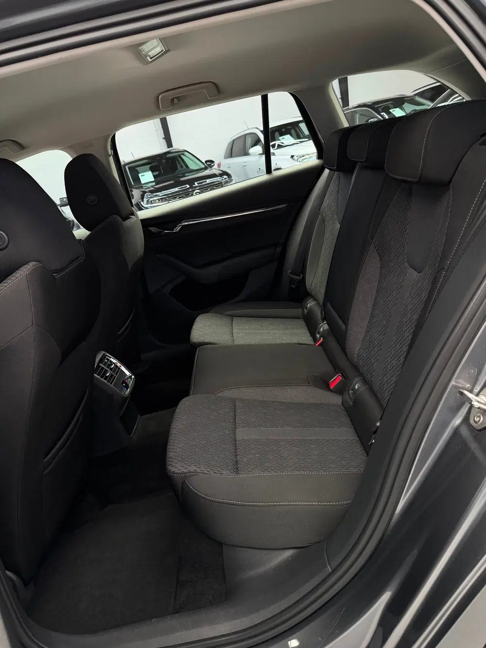 Skoda Octavia Combi 1.5 e-TSI CarPlay Camera uit 2023, foto 5