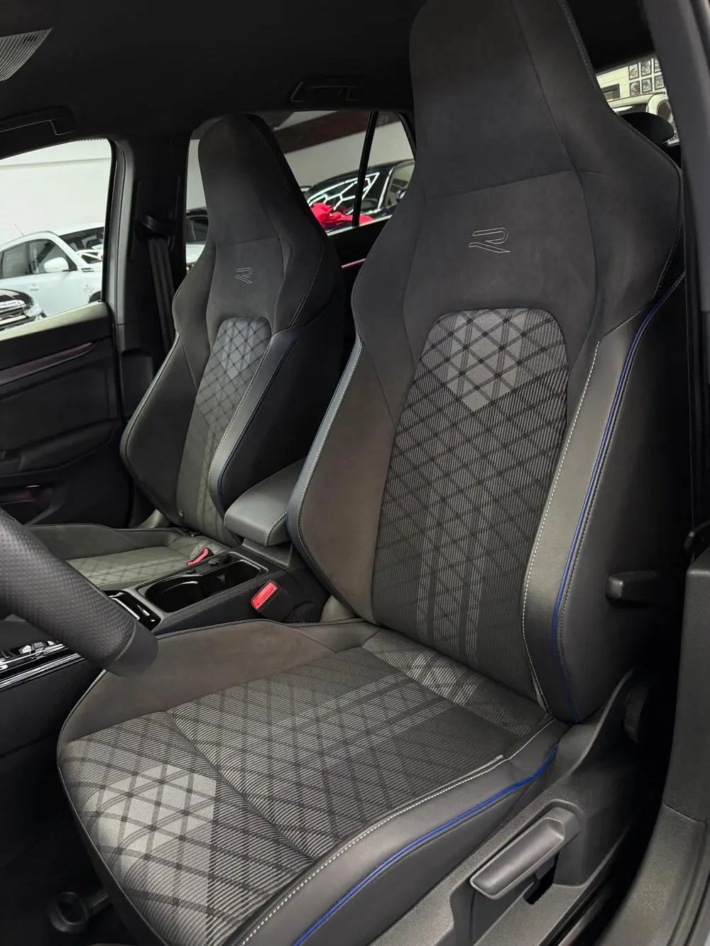 Volkswagen Golf 1.5 TSI 3x R-Line Facelift CarPlay Camera uit 2025, foto 4