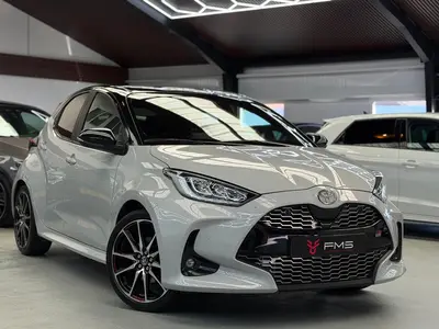 Toyota Yaris 1.5 Hybrid 130 GR SPORT HuD CarPlay Camera uit 2024