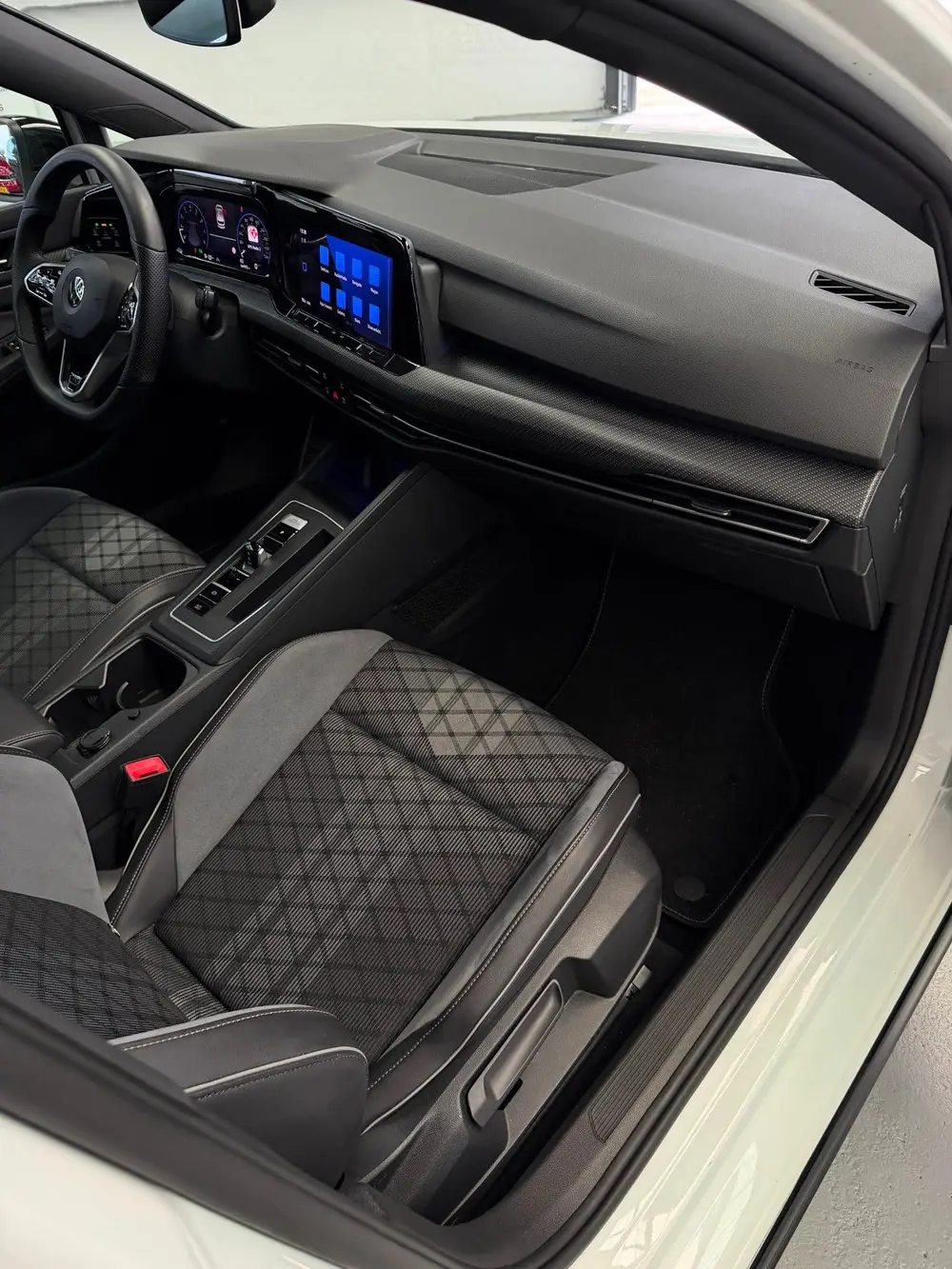 Volkswagen Golf 1.5 eTSI 3x R-Line CarPlay Camera uit 2021, foto 10