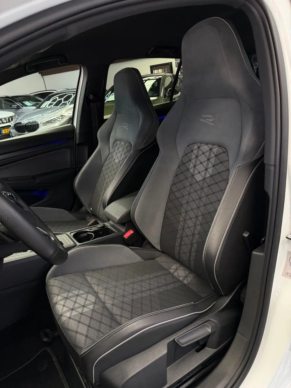 Volkswagen Golf 1.5 eTSI 3x R-Line CarPlay Camera uit 2021, foto 4