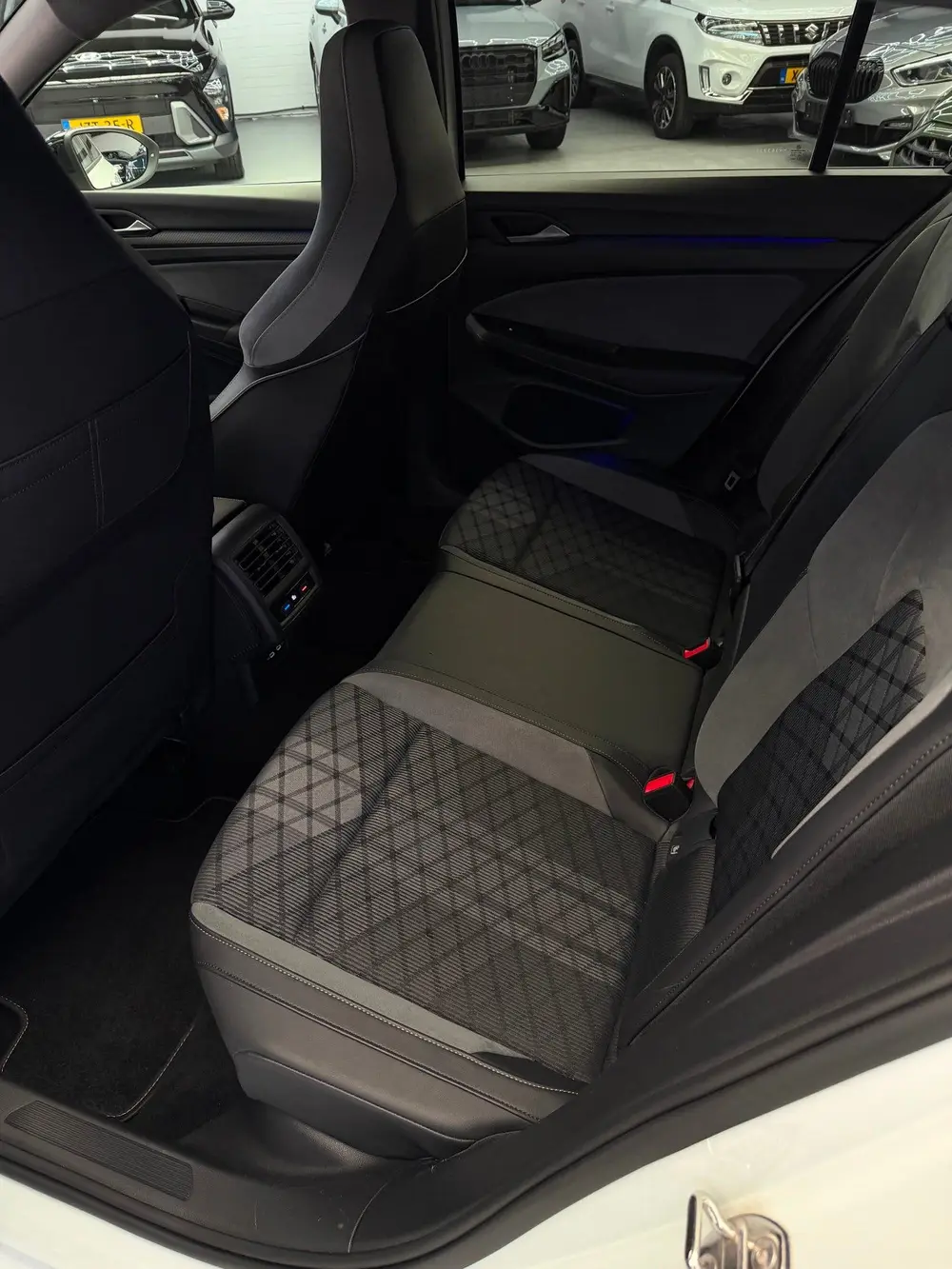 Volkswagen Golf 1.5 eTSI 3x R-Line CarPlay Camera uit 2021, foto 5