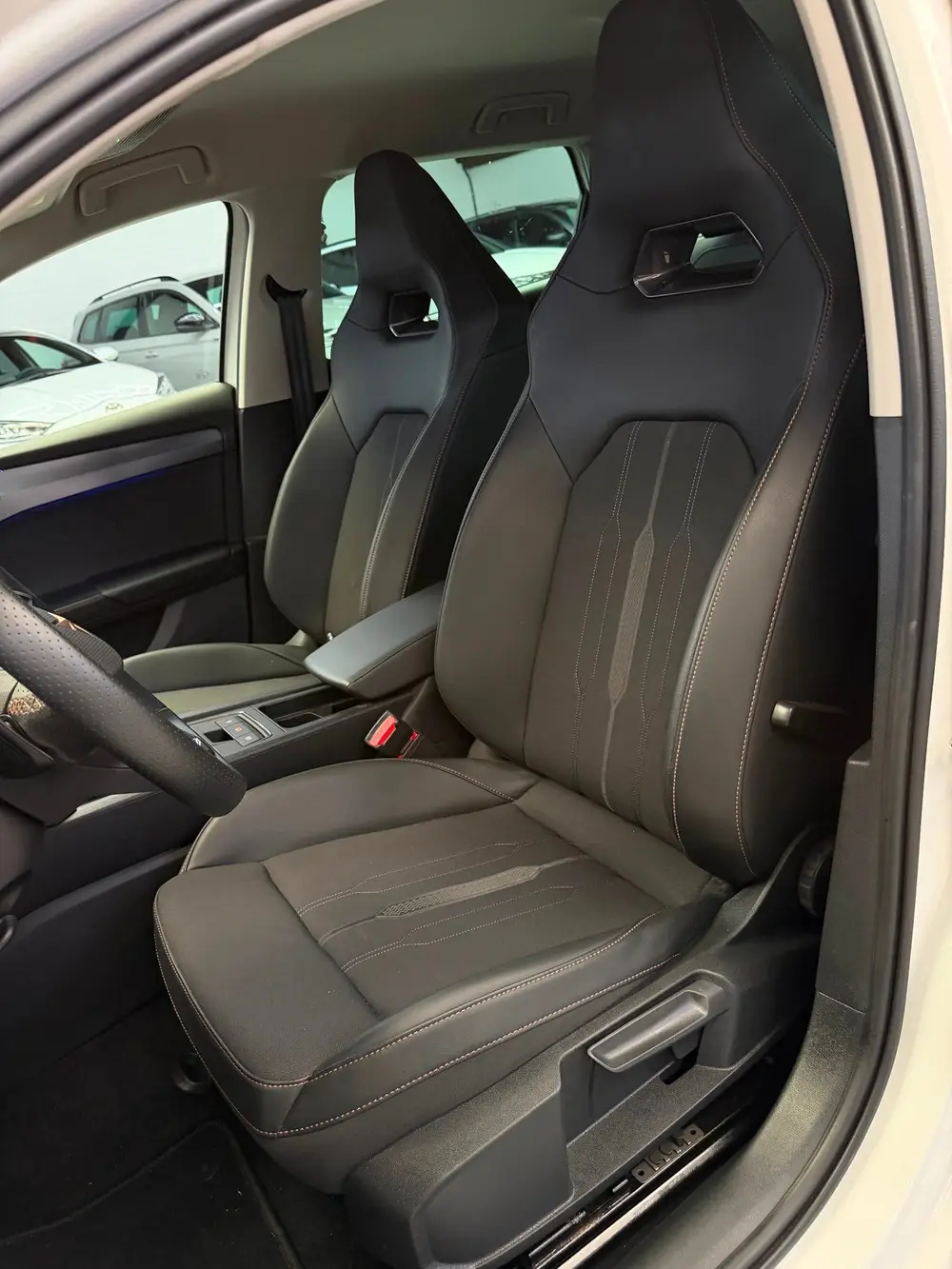 Cupra Leon 1.4 e-Hybrid VZ CarPlay 245pk uit 2023, foto 4