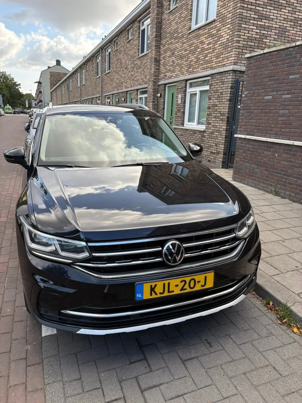 Volkswagen Tiguan 1.5 TSI 150pk 2021 Zwart iQ.light uit 2021