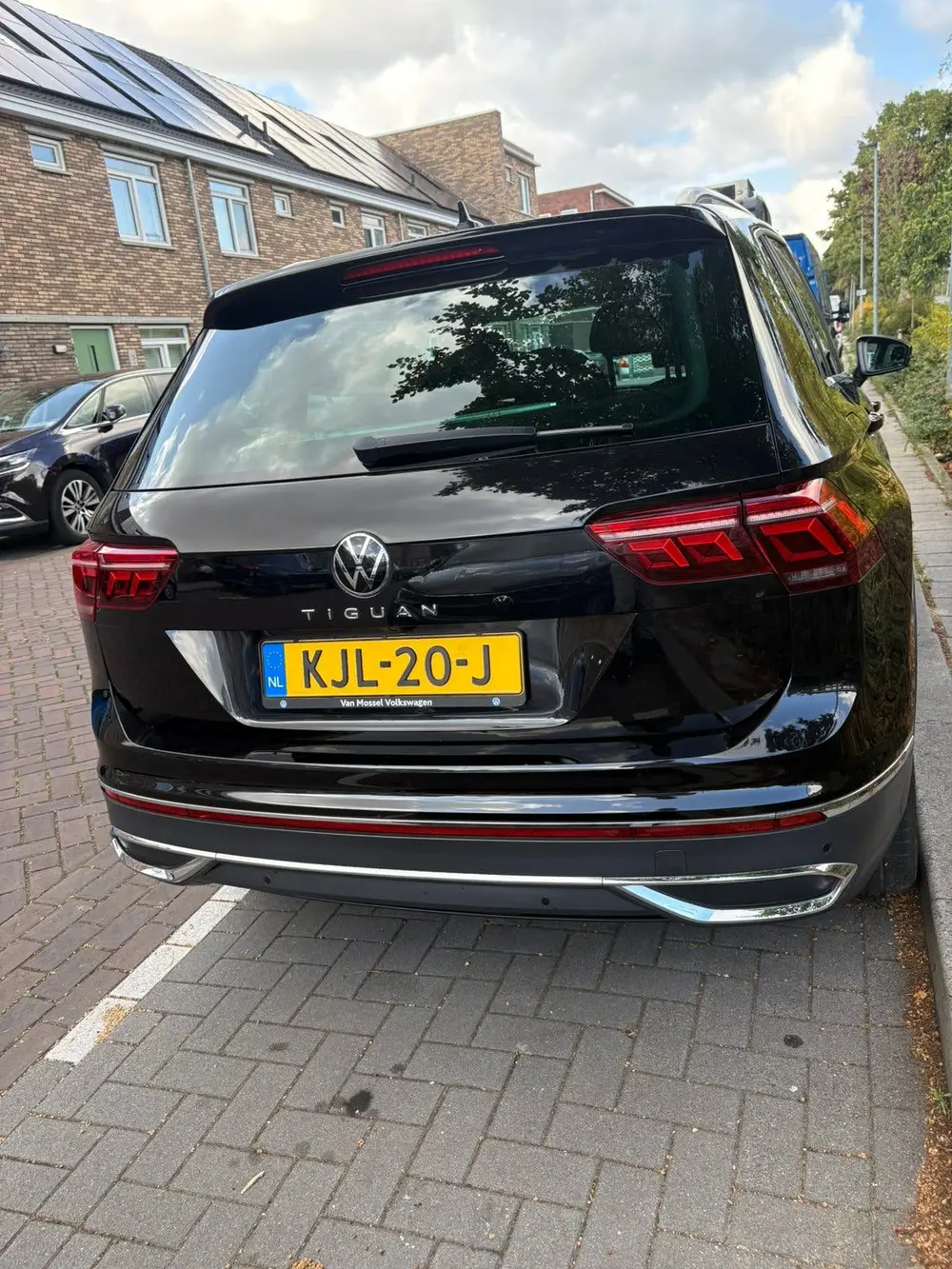 Volkswagen Tiguan 1.5 TSI 150pk 2021 Zwart iQ.light uit 2021, foto 3