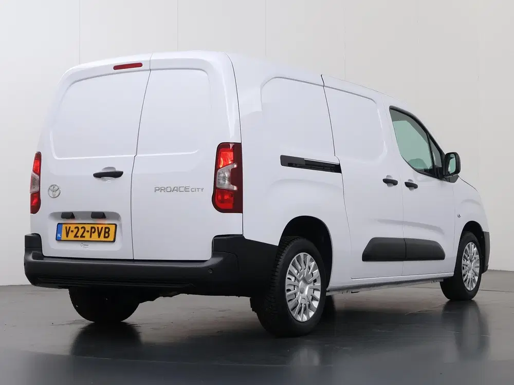 Toyota Proace City 1.5 D-4D LIVE LONG uit 2024, foto 2