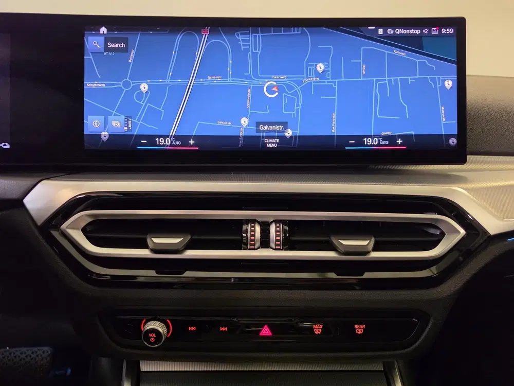 BMW 3-serie 330e xDrive uit 2022, foto 13