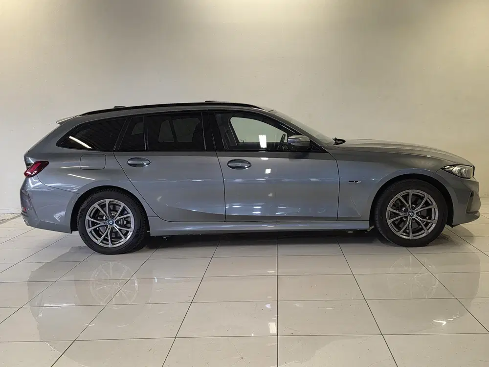 BMW 3-serie 330e xDrive uit 2022, foto 20