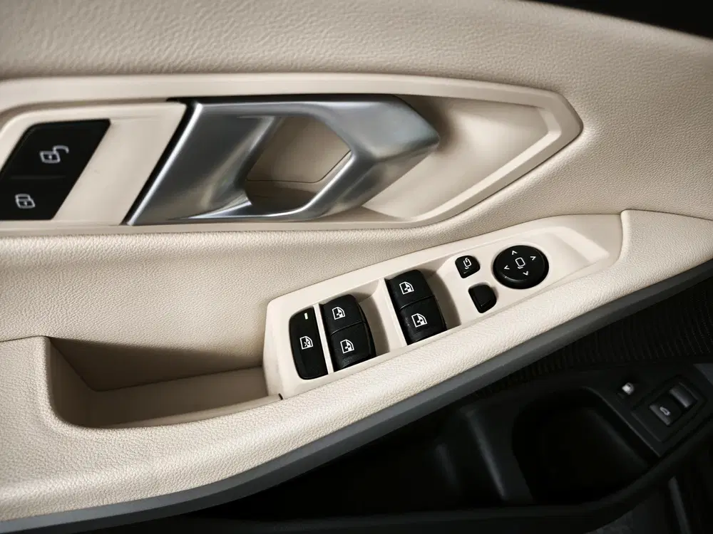 BMW 3-serie 330e Business Edition Plus uit 2022, foto 20