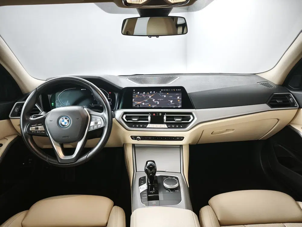 BMW 3-serie 330e Business Edition Plus uit 2022, foto 3