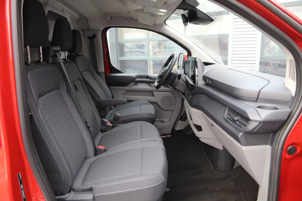 Ford Transit Custom 2.0 TDCI 170 uit 2024, foto 9