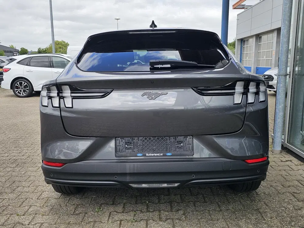 Ford Mustang Mach-E Extended RWD 98 kWh uit 2021, foto 4