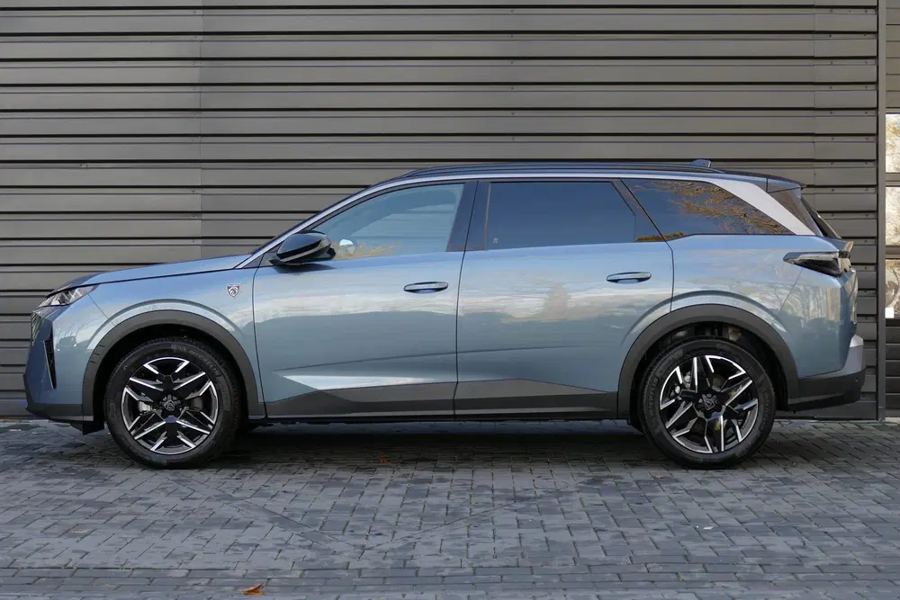 Peugeot 5008 1.2 HYBRID 145PK GT AUTOMAAT uit 2025, foto 2