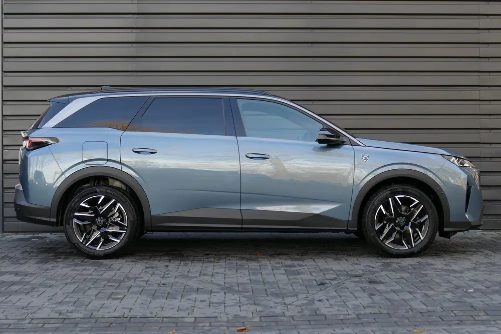 Peugeot 5008 1.2 HYBRID 145PK GT AUTOMAAT uit 2025, foto 3