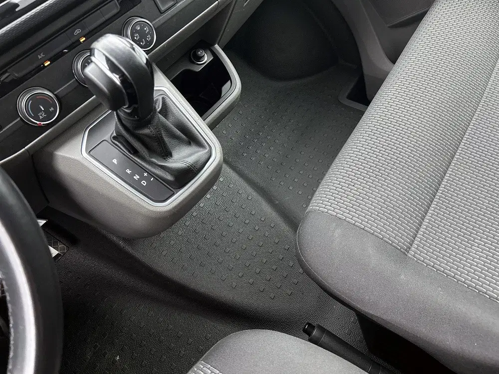 Volkswagen Transporter 2.0 TDI L1H1 150 PK Automaat uit 2023, foto 12