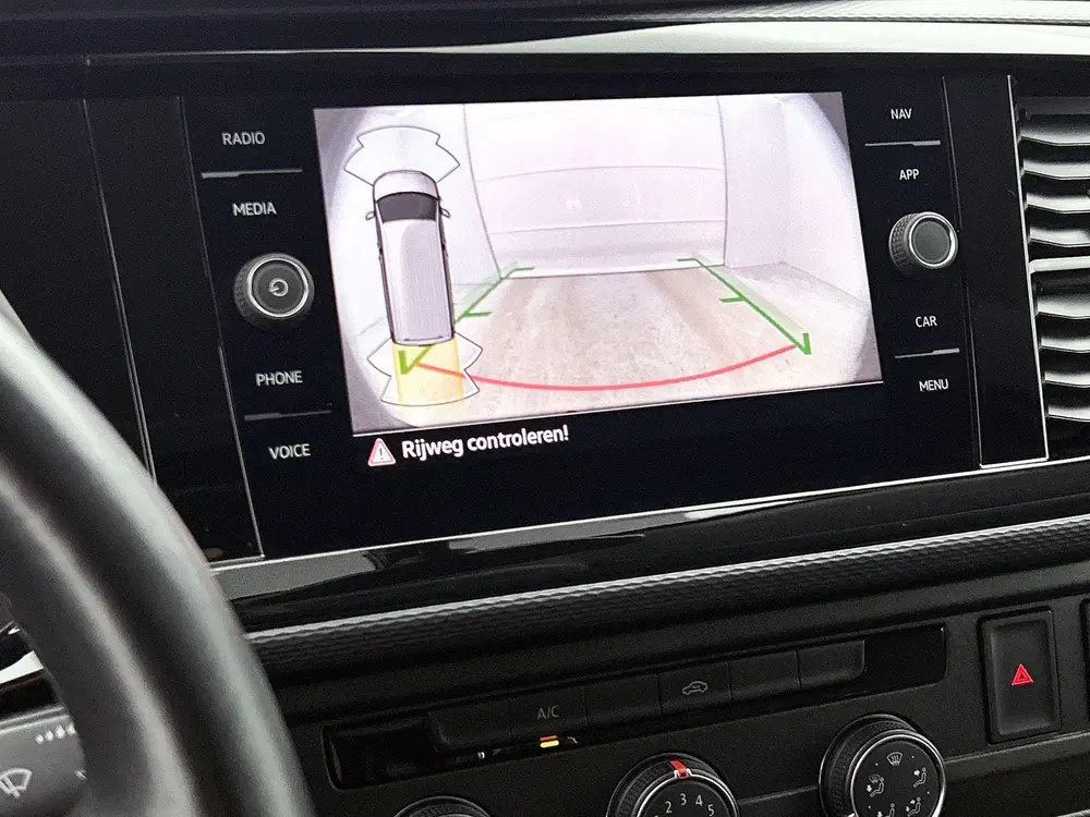 Volkswagen Transporter 2.0 TDI L1H1 150 PK Automaat uit 2023, foto 13