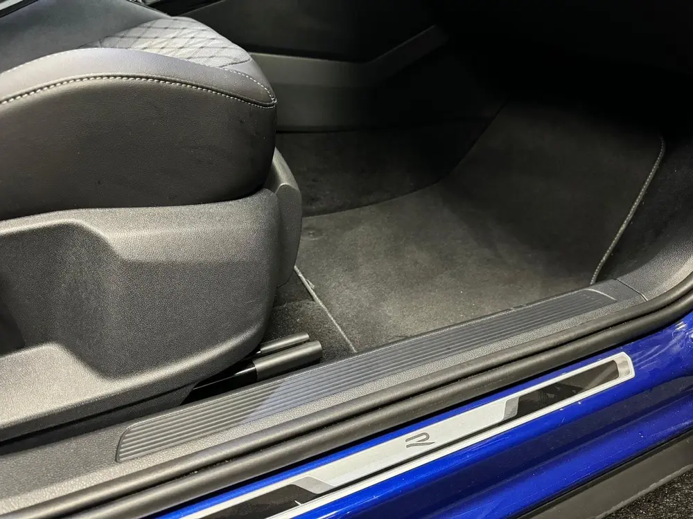 Volkswagen T-Roc 1.5 TSI R-Line Blackstyle|Pano|Camera|Navi| uit 2024, foto 18