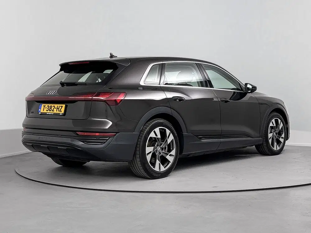 Audi Q8 e-tron 55 quattro Edition 115 kWh 408 PK uit 2023, foto 4