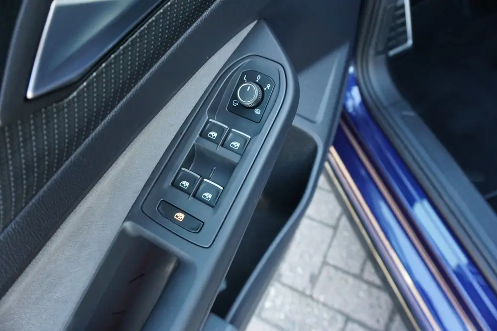 Volkswagen Golf 1.5 eTSI DSG R-Line Camera | ECC | Stoelverw uit 2022, foto 8