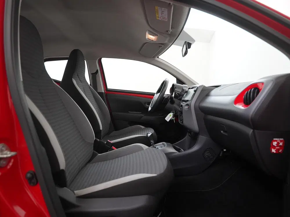 Toyota Aygo 1.0 VVT-i x-play Automaat uit 2020, foto 3