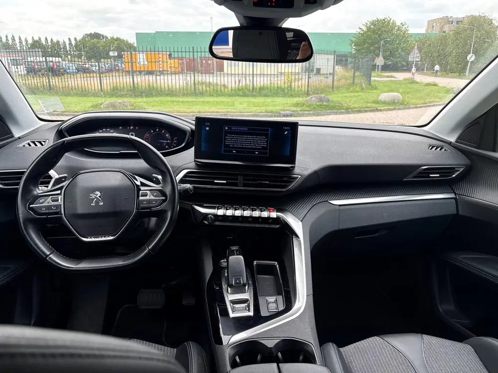 Peugeot 3008 1.2 PureTech Allure uit 2022, foto 2