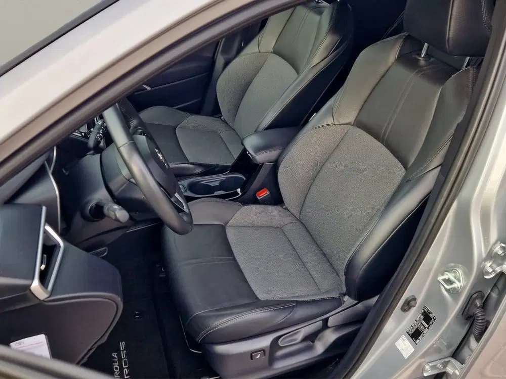 Toyota Corolla Cross 2.0 High Power Hybrid First Edition NL uit 2022, foto 12