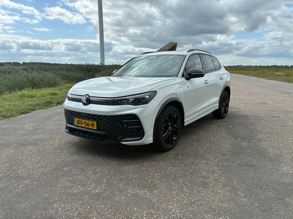 Volkswagen Tiguan 1.5 Ehybrid 272 pk 18500 km bj 2025 Wit uit 2025