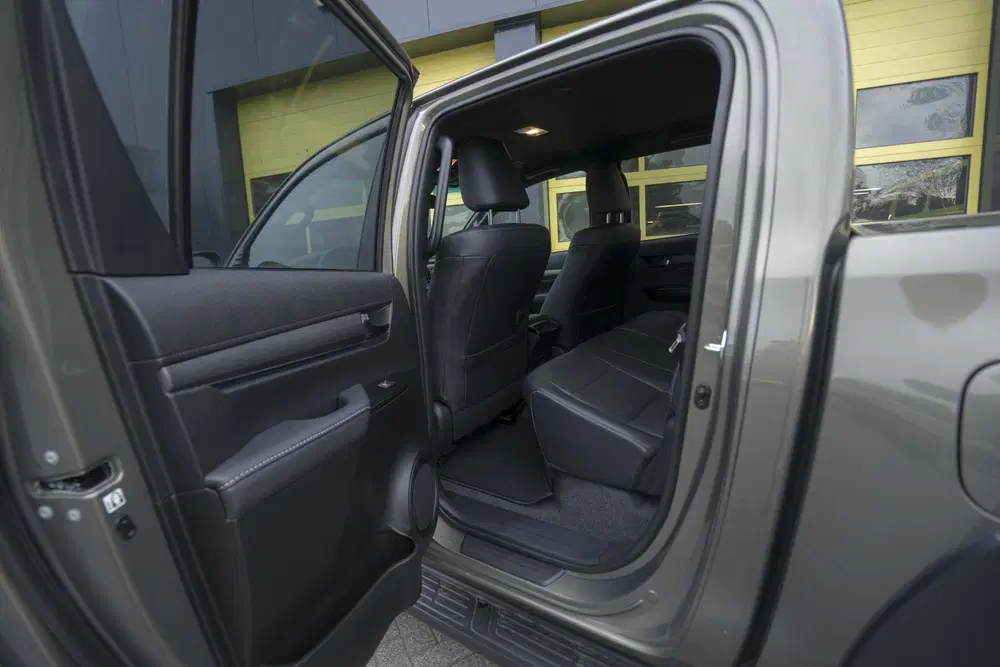 Toyota Hilux 2.8 D-4D Double Cab Hybrid Invincible JBL uit 2026, foto 10